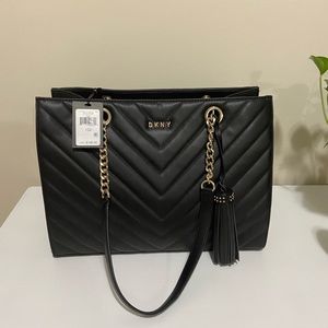 DKNY - New with taga